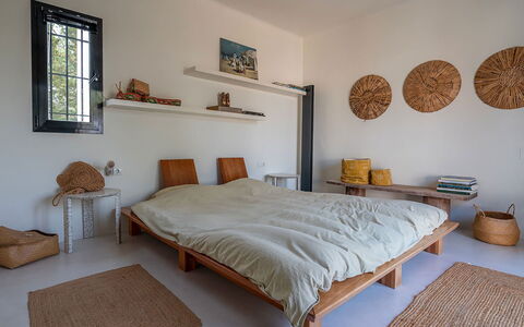 Can Blanca: Mobilia, Letto, Camera Da Letto, Legna, Bedding, Lenzuolo, Interior Design, Pavimento, Biancheria, Pavimentazione