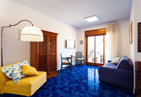 Casa Serena: Blu, Pavimentazione, Pavimento, Interior Design, Piastrella, Camera, Color Legno, Pavimento In Legno, Soggiorno