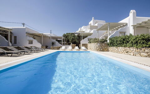 Marvi House: Hotel, Piscina, Ricorrere