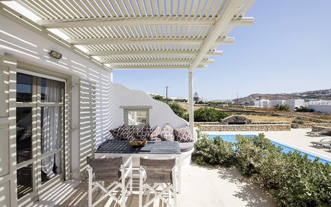 Marvi House: Casa, Mobili Da Esterno, Shade, Appartamento, Balcone, Sedia, Struttura Esterna, Terrazza, Pergola, Estate