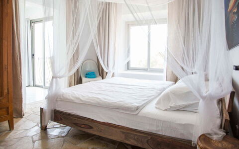 Villa Rigel: Mobilia, Interior Design, Camera Da Letto, Letto, Legna, Pavimento, Biancheria, Tessile, Letto A Baldacchino, Bedding