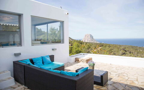 Villa Rigel: Mobilia, Tavolo, Interior Design, Divano, Mare, Sedia, Soggiorno, Soffitto, Tavolino Da Caffè