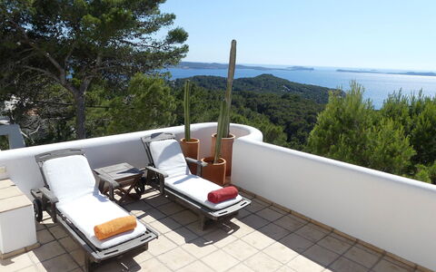 Villa Roxy: Mobilia, Mobili Da Esterno, Sedia, Shade, Ricorrere, Eco Hotel, Balcone, Tavolo Esterno, Lettino, Villa