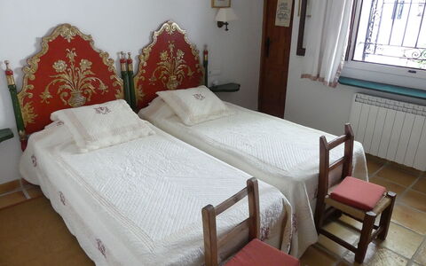Villa Roxy: Letto, Bedding, Camera Da Letto, Mobilia, Lenzuolo, Interior Design, Legna, Biancheria, Camera, Tessile
