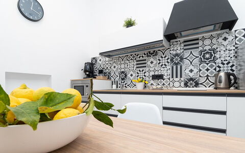Apartment Vittoria: Cucina, Interior Design, Elettrodomestico Da Cucina, Controsoffitto, Pavimentazione, Mobilia, Casa, Cabinetry, Pavimento, Camera