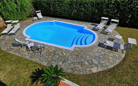 Villa Orlando: Piscina, Blu, Ricorrere, Materiale Composito, Mobili Da Esterno, Terme, Hacienda, Estate, Lettino, Villa