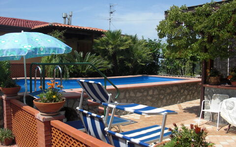 Villa Due Golfi: Mobilia, Piscina, Mobili Da Esterno, Vaso Di Fiori, Ricorrere, Sedia, Shade, Eco Hotel, Pianta Della Casa, Ombrello