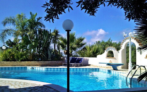 Villa Lo Capo: Piscina, Mobilia, Mobili Da Esterno, Ricorrere, Sedia, Ombrello, Shade, Tempo Libero, Eco Hotel, Flagstone