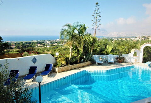 Villa Lo Capo: Blu, Piscina, Ricorrere, Mobili Da Esterno, Mobilia, Eco Hotel, Sedia, Hacienda, Lettino, Vaso Di Fiori