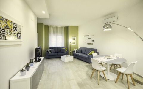 Casa Primavera: Mobilia, Interior Design, Pavimentazione, Pavimento, Parete, Divano, Soffitto, Legna, Camera, Soggiorno