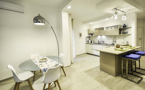 Casa Primavera: Interior Design, Pavimentazione, Mobilia, Soffitto, Pavimento, Legna, Controsoffitto, Camera, Lampada, Cucina