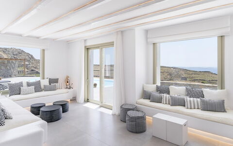 The Mykonian Castle: Mobilia, Interior Design, Appartamento, Soggiorno, Lancia Cuscino, Divano, Sedia, Design, Hotel