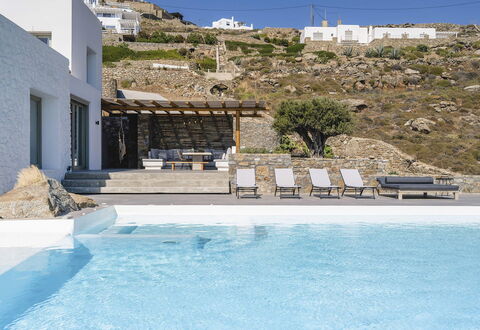 The Mykonian Castle: Piscina