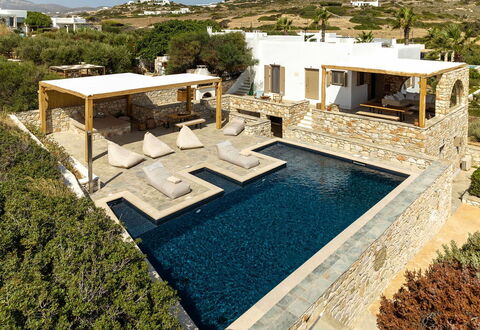 Villa Almatea: Piscina, Ricorrere, Estate, Flagstone, Villa, Sedia, Mobili Da Esterno, Giochi D'Acqua, Struttura Esterna, Terrazza