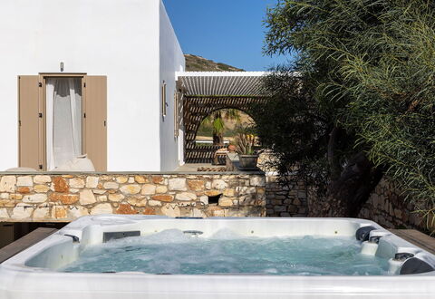 Villa Ayra: Pavimentazione, Pavimento, Ricorrere, Sedia, Shade, Design, Hotel, Villa, Piscina, Eco Hotel