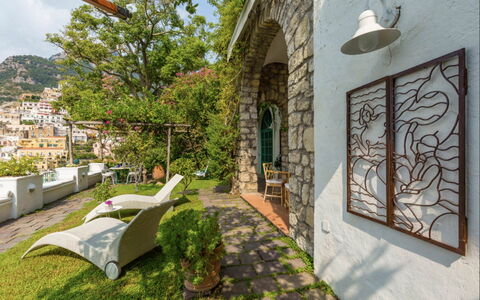 Villa Olivia: Parete, Vaso Di Fiori, Pianta Della Casa, Hacienda, Flagstone, Muro ​​Di Pietra, Sedia, Cortile, Balcone, Villa