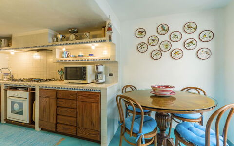Villa Olivia: Mobilia, Interior Design, Pavimentazione, Pavimento, Legna, Camera, Soffitto, Cucina, Controsoffitto, Cabinetry