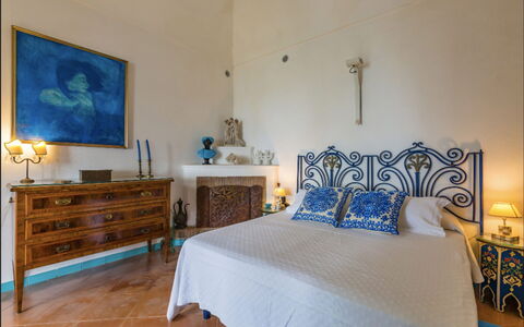 Villa Olivia: Interior Design, Mobilia, Pavimentazione, Pavimento, Camera, Camera Da Letto, Biancheria, Letto, Pianta Della Casa, Vaso Di Fiori