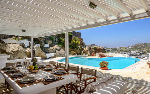 Villa Valentine: Piscina, Ricorrere, Mobilia, Sedia, Eco Hotel, Mobili Da Esterno, Shade, Villa, Estate, Hotel