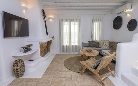 Villa Valentine: Parete, Interior Design, Mobilia, Pavimentazione, Soffitto, Pavimento, Casa, Illuminazione, Camera, Soggiorno