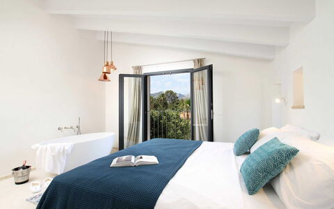Villa Amaranta: Casa, Mobilia, Interior Design, Camera Da Letto, Biancheria, Letto, Ricorrere, Sedia, Bedding, Lampada