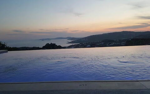 Villa Elmas: Blu, Orizzonte, Piscina, Crepuscolo, Catena Montuosa, Sera, Suono, Cresta, Tropici