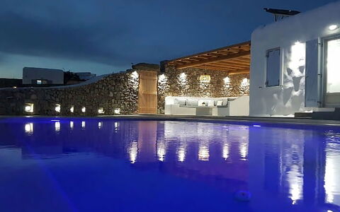 Villa Elmas: Blu, Piscina, Ricorrere, Villa, Hotel, Resort Citta ', Notte, Giochi D'Acqua