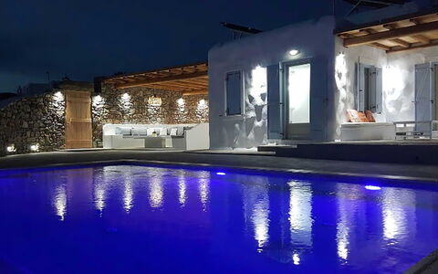 Villa Elmas: Blu, Piscina, Ricorrere, Hotel