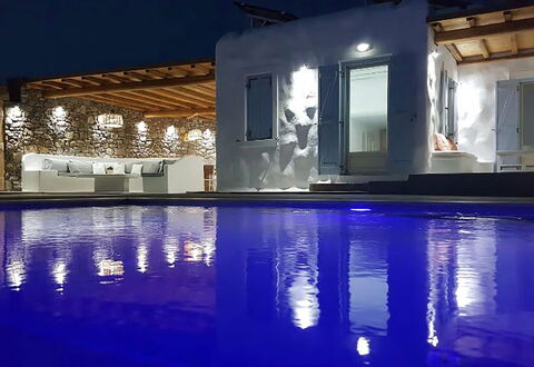 Villa Elmas: Blu, Piscina, Ricorrere, Hotel, Villa