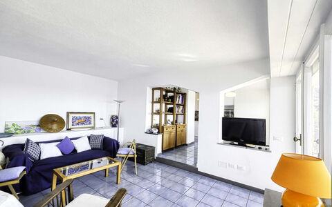 Casa Lubrense: Mobilia, Interior Design, Pavimentazione, Parete, Pavimento, Divano, Camera, Soffitto, Soggiorno, Appartamento