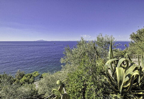 Casa Lubrense: Blu, Acqua, Corpo D'Acqua, Vegetazione, Mare, Orizzonte, Costiera E Morfologie Oceanic, Oceano, Costa, Tropici