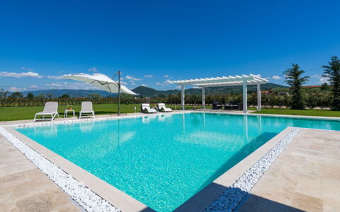 Villa Monsummano: Blu, Piscina, Acqua, Ricorrere, Materiale Composito, Eco Hotel, Tempo Libero, Mobili Da Esterno, Shade, Landscaping
