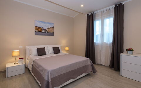 Villa Monsummano: Mobilia, Interior Design, Pavimento, Pavimentazione, Letto, Camera Da Letto, Legna, Camera, Tessile, Lenzuolo