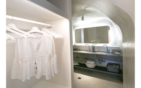 Caldera Suite: Interior Design, Pavimentazione, Pavimento, Idraulico Fixture, Soffitto, Idraulico, Lampada, Bagno