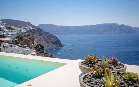 Mide: Blu, Vaso Di Fiori, Sedia, Piscina, Pianta Della Casa, Eco Hotel, Ricorrere, Mobili Da Esterno, Villa, Hotel