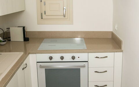 Villa Nea: Legna, Pavimentazione, Interior Design, Cucina, Elettrodomestico Da Cucina, Controsoffitto, Pavimento, Soffitto, Cabinetry, Apparecchio Major