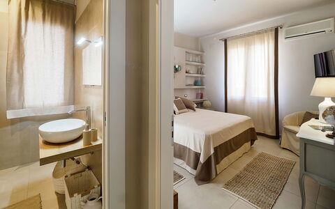 Mulberry House: Mobilia, Interior Design, Parete, Letto, Pavimentazione, Pavimento, Camera Da Letto, Soffitto, Legna, Camera