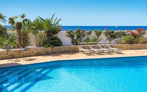 Cala Diletta: Blu, Mobilia, Piscina, Ricorrere, Mobili Da Esterno, Sedia, Eco Hotel, Shade, Hotel, Pianta Della Casa