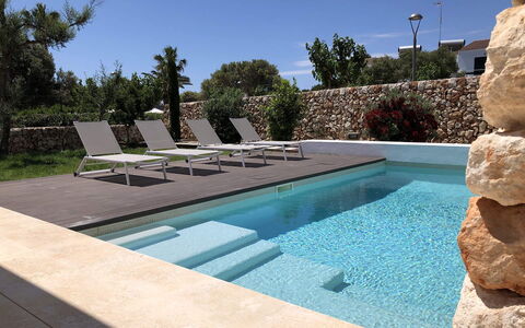 Nure Villa 2: Piscina, Mobili Da Esterno, Materiale Composito, Lettino, Ricorrere, Calcestruzzo, Shade, Piastrella, Materiali Naturali, Design