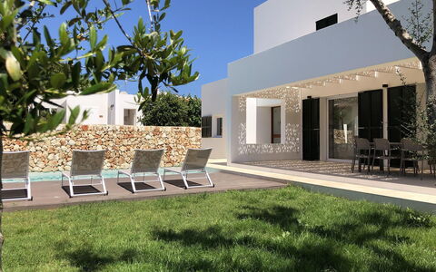 Nure Villa 2: Parete, Casa, Architettura, Zona Residenziale, Estate, Calcestruzzo, Appartamento, Giardino, Shade, Landscaping