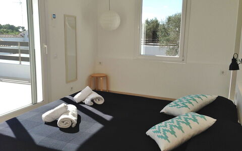 Nure Villa 2: Mobilia, Legna, Interior Design, Pavimento, Pavimentazione, Camera Da Letto, Soffitto, Camera, Letto, Sedia