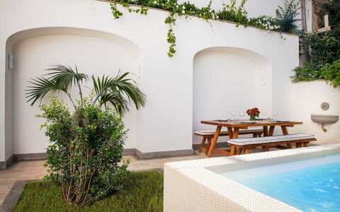 Jacaranda House: Vaso Di Fiori, Pianta Della Casa, Shade, Calcestruzzo, Giardino, Balcone, Cortile, Hacienda, Mobili Da Esterno, Design