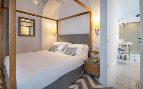 Suite Agave: Interior Design, Mobilia, Camera Da Letto, Letto, Illuminazione, Pavimento, Soffitto, Camera, Pavimentazione, Biancheria