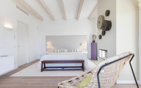 Villa Luce: Mobilia, Interior Design, Letto, Pavimento, Pavimentazione, Parete, Camera Da Letto, Legna, Camera, Soffitto