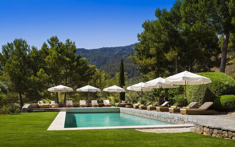 Villa Maggy: Catena Montuosa, Valle, Piscina, Ricorrere, Eco Hotel, Landscaping, Shade, Cresta, Mobili Da Esterno, Lettino