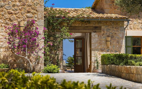 Villa Maggy: Arbusto, Giardino, Casa, Muro ​​Di Pietra, Landscaping, Agriturismo, Estate, Flagstone, Cortile, Villa