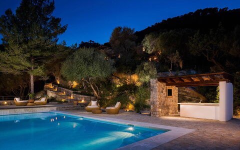 Villa Carlos: Piscina, Ricorrere, Eco Hotel, Mobili Da Esterno, Giochi D'Acqua, Shade, Flagstone, Paesaggio Di Illuminazione, Landscaping, Hacienda