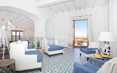 Villa Gem: Blu, Mobilia, Pavimentazione, Pavimento, Mare, Sedia, Oceano, Hotel, Soggiorno, Ricorrere
