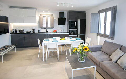 Maison Nica: Mobilia, Cucina, Interior Design, Pavimentazione, Apparecchio Major, Elettrodomestico Da Cucina, Tavolo, Pavimento, Controsoffitto, Sedia