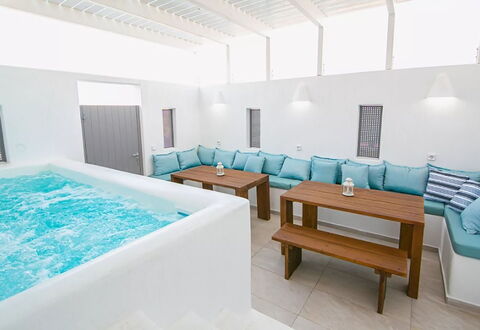 Maison Nica: Pavimento, Mobilia, Piscina, Ricorrere, Tempo Libero, Mobili Da Esterno, Shade, Hotel, Design, Villa